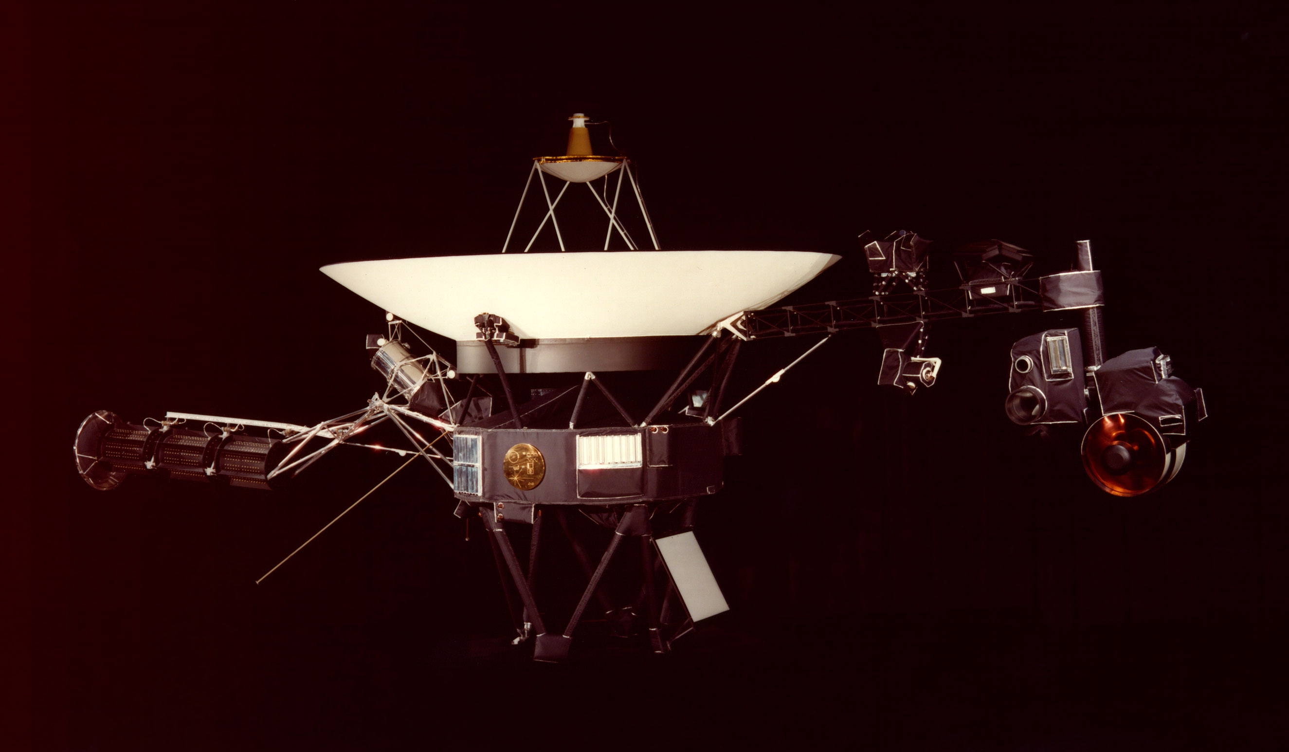 voyager spacecraft model